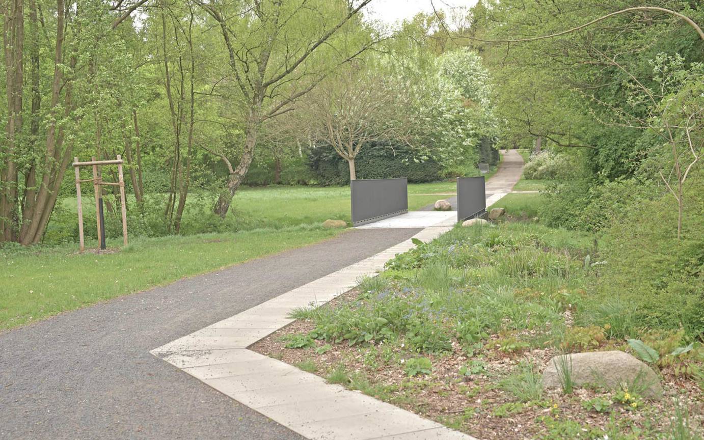 Fußgängerbrücke Friedhof Öjemdorf Blick Öjendorfer See Richtung Fußgängerbrücke