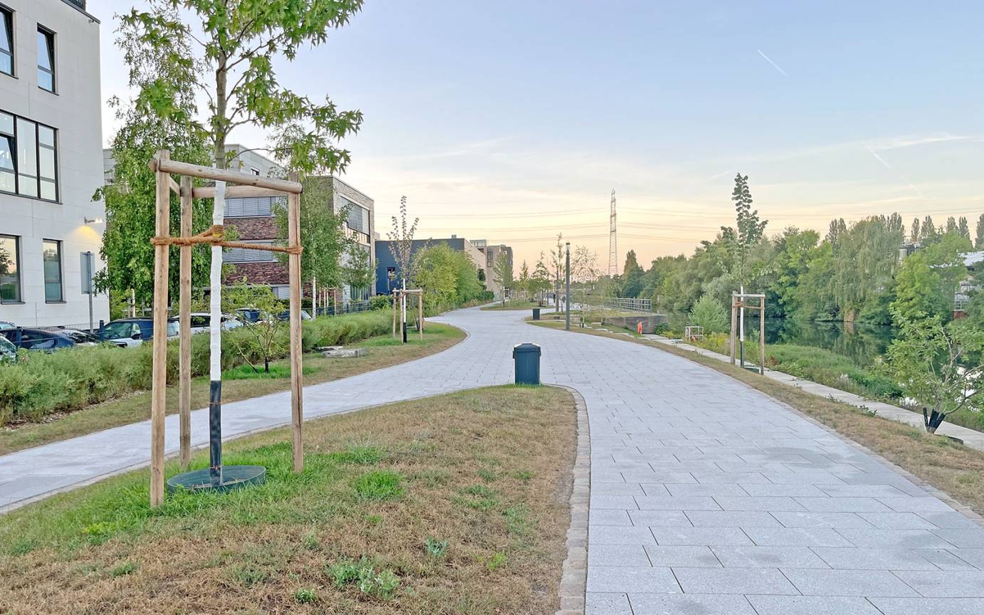 Harburger Br&uuml;cken Eingang S&uuml;dseite Uferpromenade