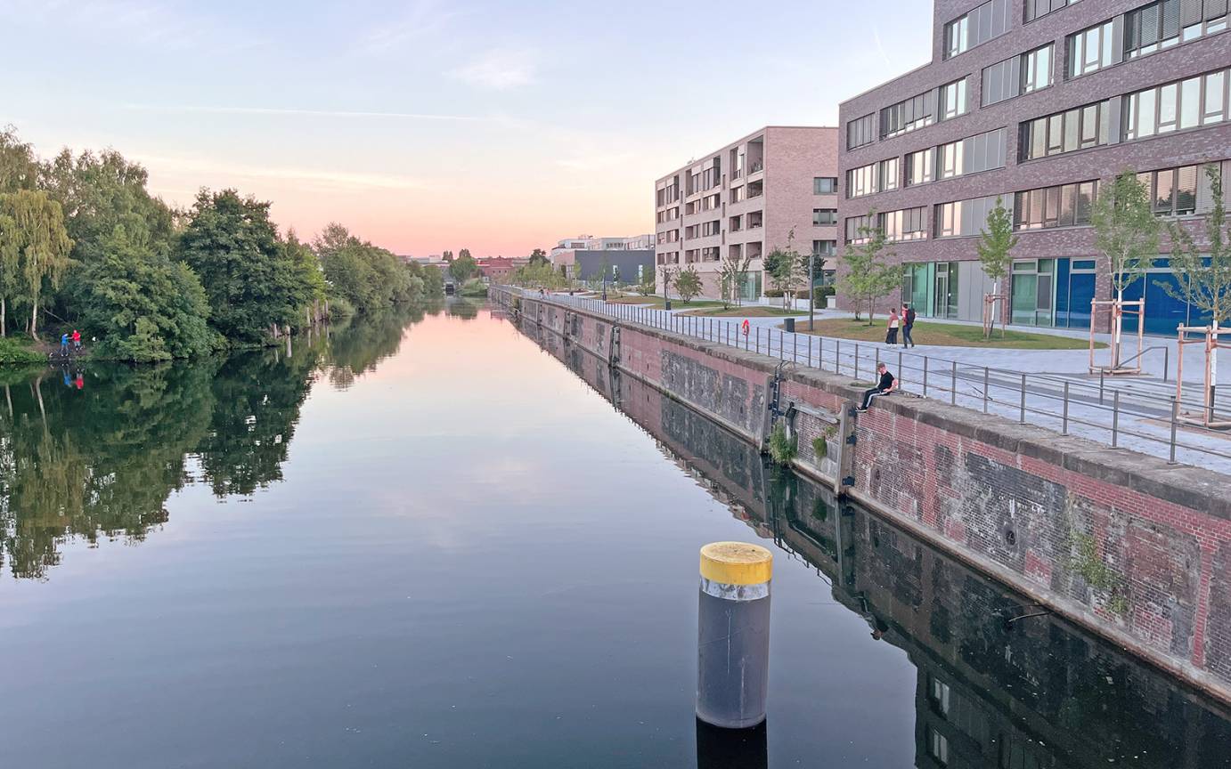 Harburger Br&uuml;cken Uferpromenade Abendlicht Er&ouml;ffnungsjahr 2026