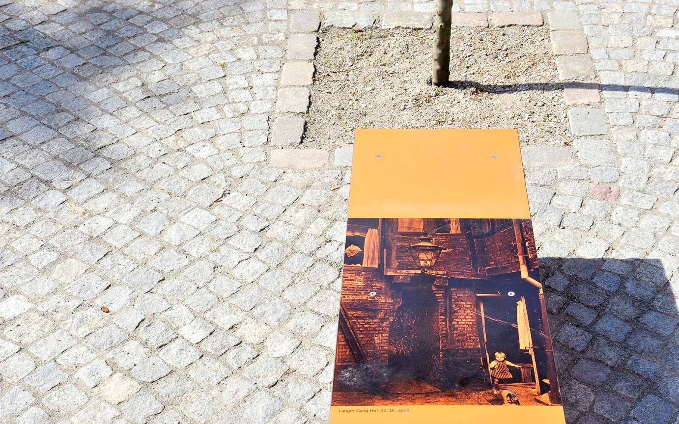 Korntr&auml;gergang Neustadt Hockerbank Aufdruck G&auml;ngeviertel