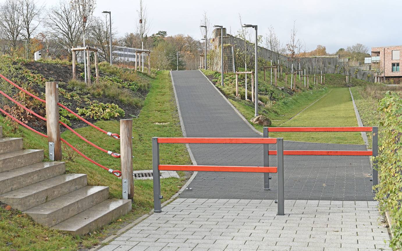 L&auml;rmschutzlandschaft Giselbertstra&szlig;e Buxtehude Nordansicht Walls Blick Schleusenweg