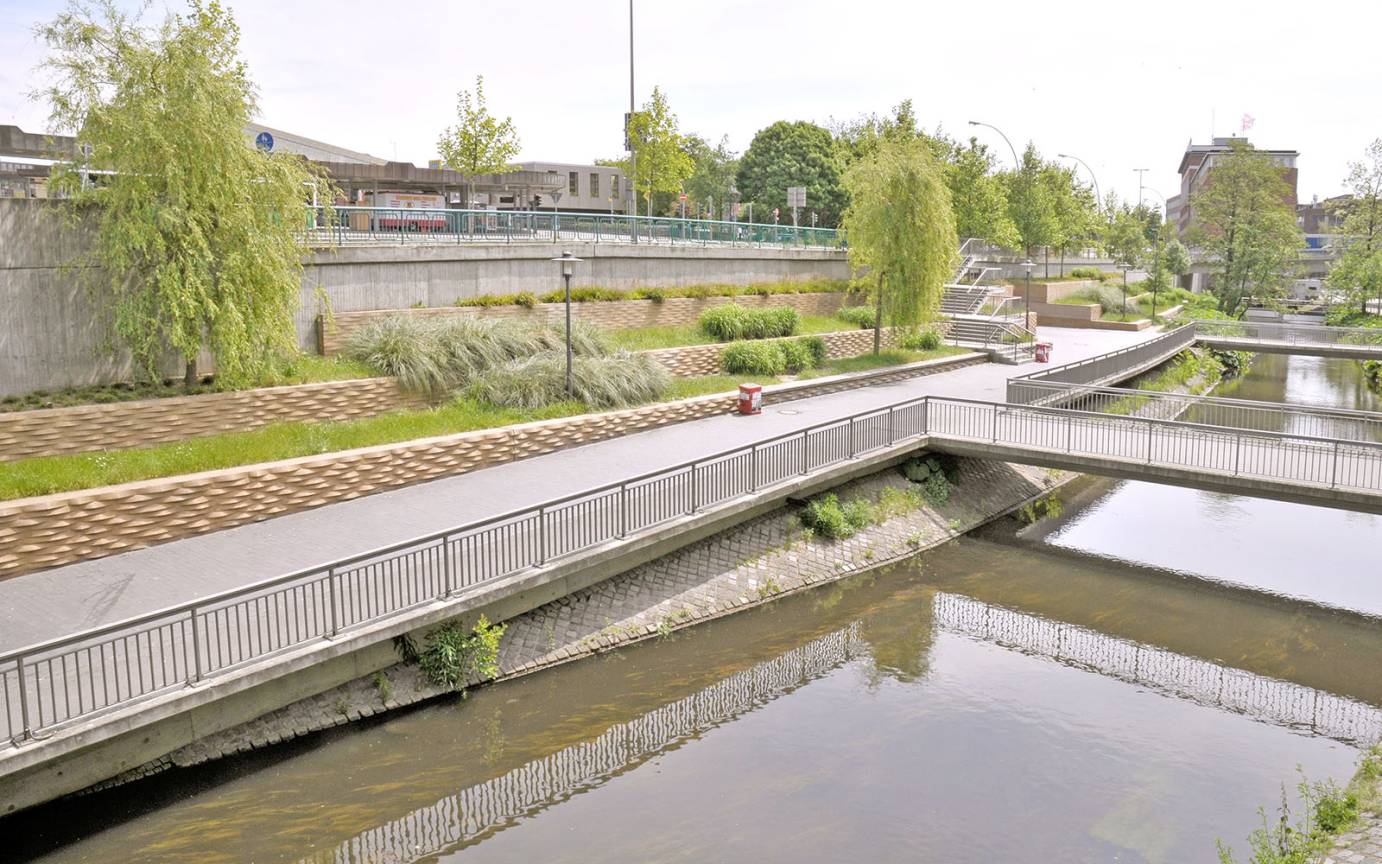 Phoenix Center Hamburg Harburg Terrassierung Hannoverscher Stra&szlig;e Seevekanal