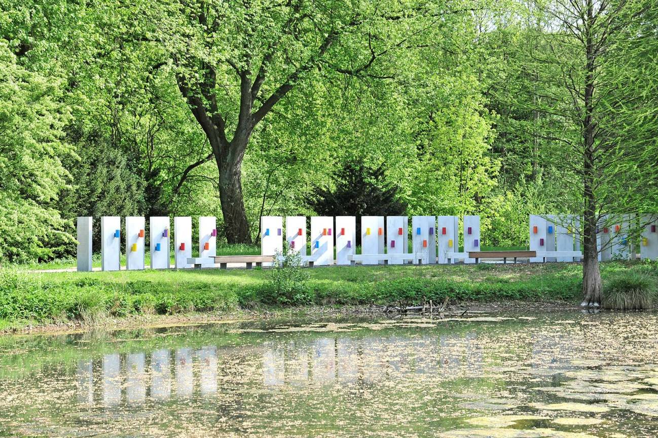 Friedhof &Ouml;jendorf Schleemer Bach Gedenkstelen Urnengr&auml;ber Vasenhaltern