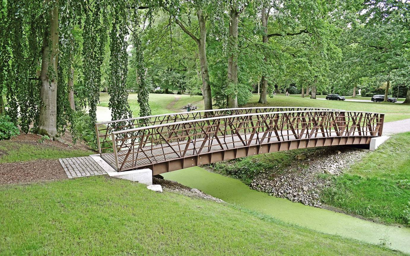 Südteichbrücke Trauerbuche
