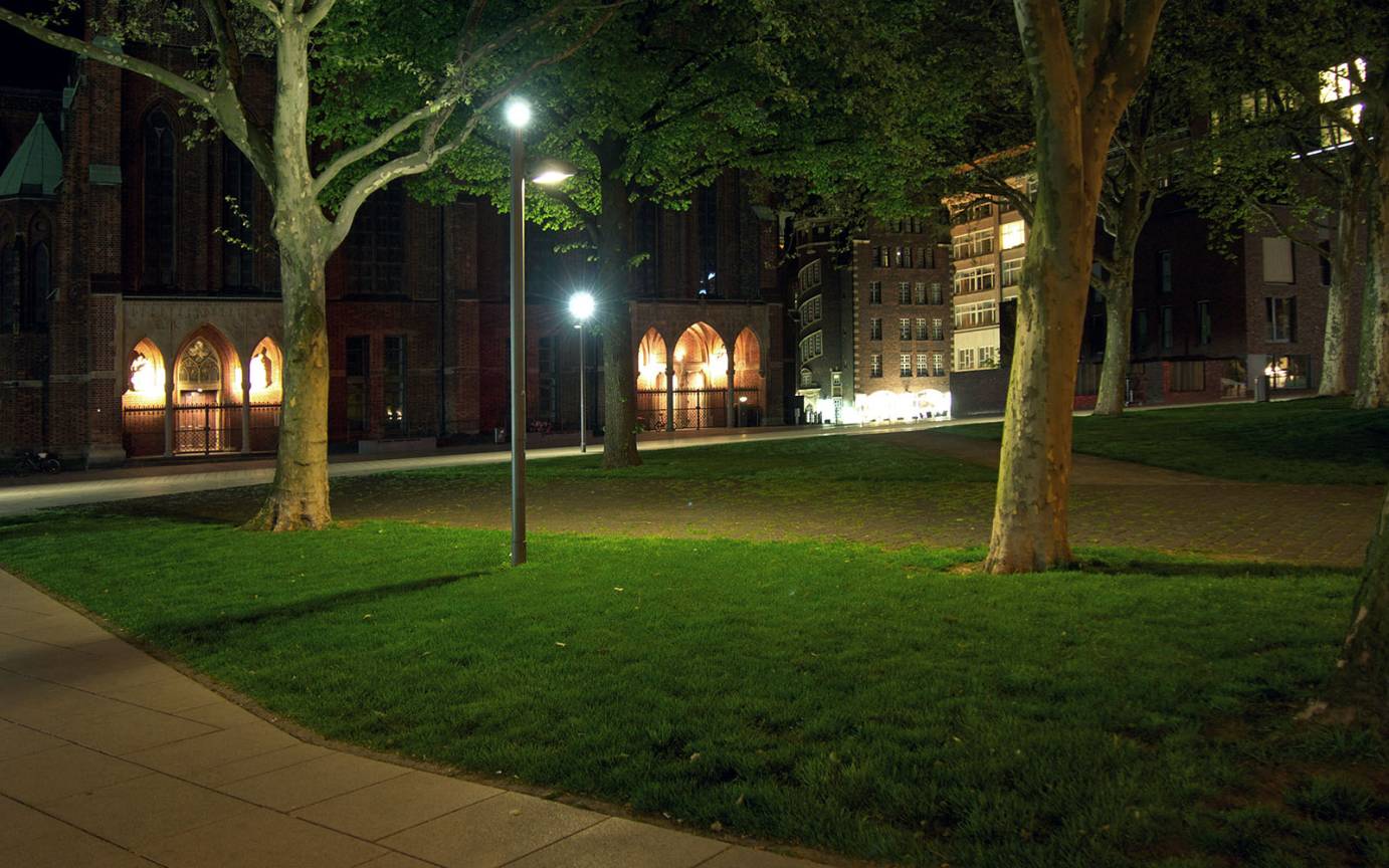 &Auml;u&szlig;ere Erschlie&szlig;ung HafenCity Boulevardbeleuchtung Domplatz