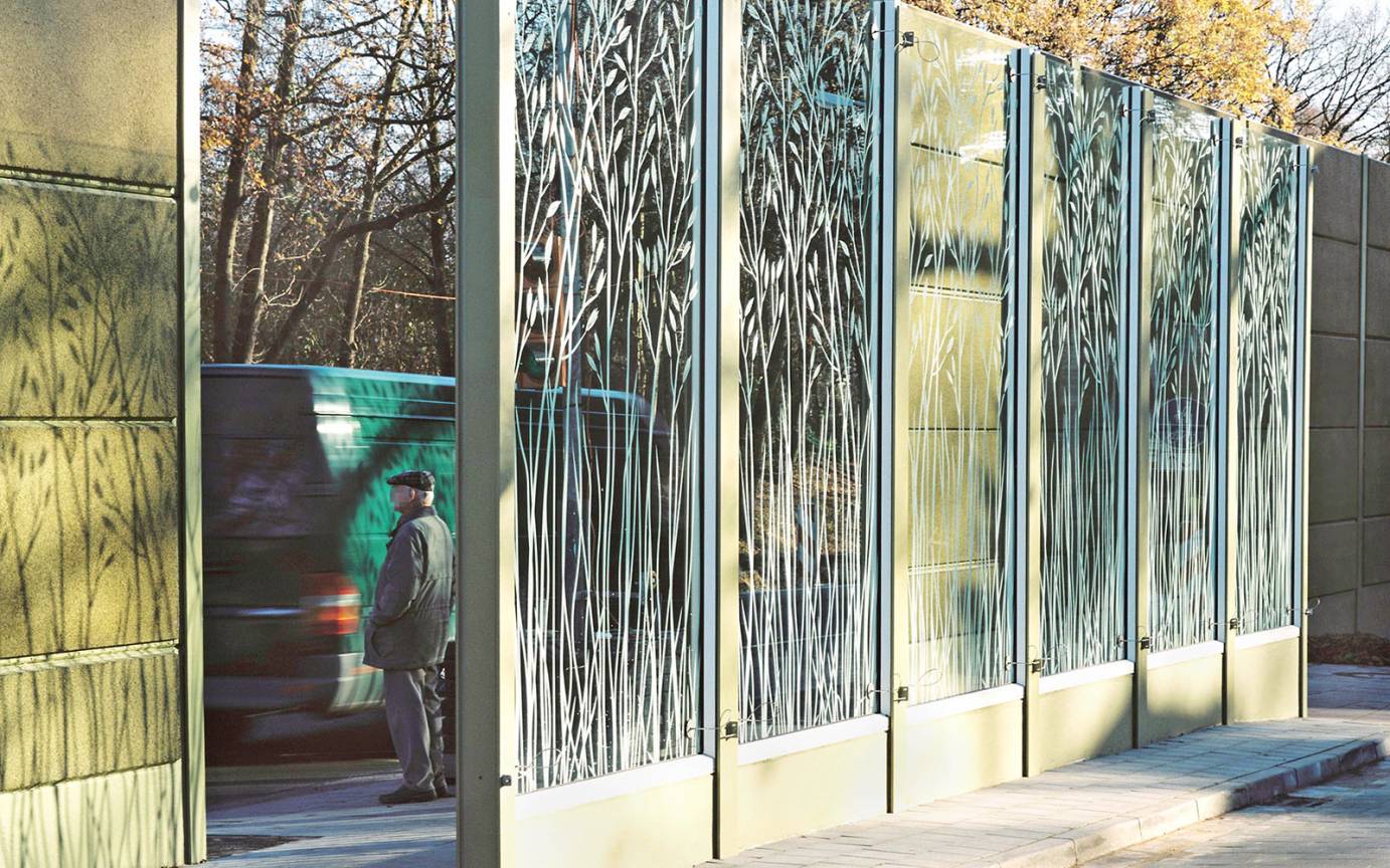 L&auml;rmschutzwand Sengelmannstra&szlig;e Aufdruck auf Glasfl&auml;che als Vogeleinflugschutz