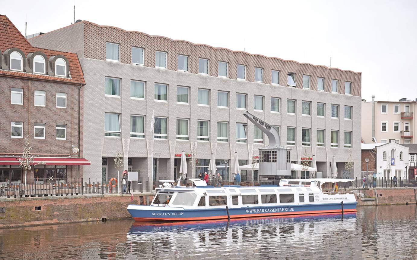 Serrahnstra&szlig;e Bergedorf Barkasse Wassertreppe