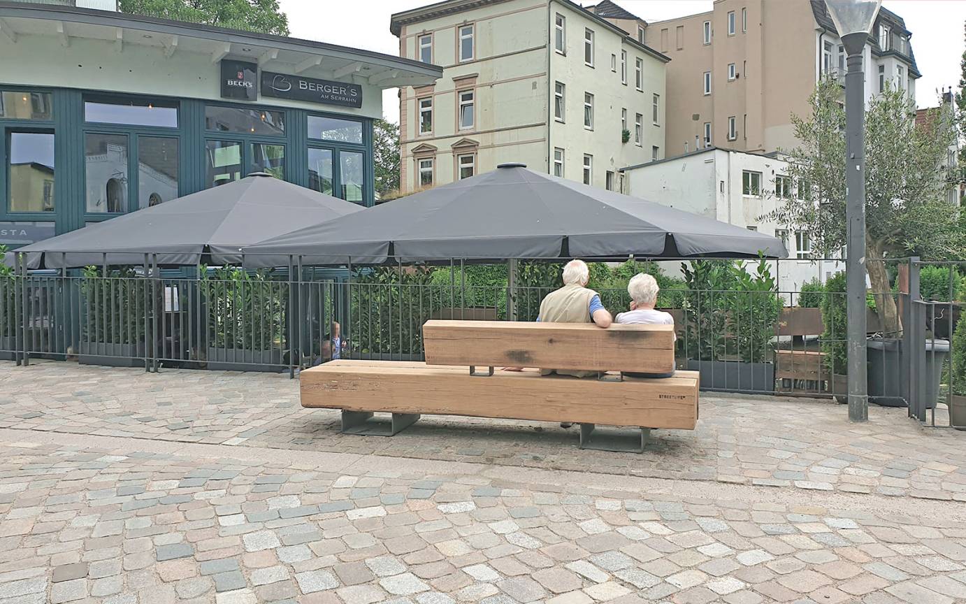 Serrahnstra&szlig;e Bergedorf Stapelsitzb&auml;nke Holz