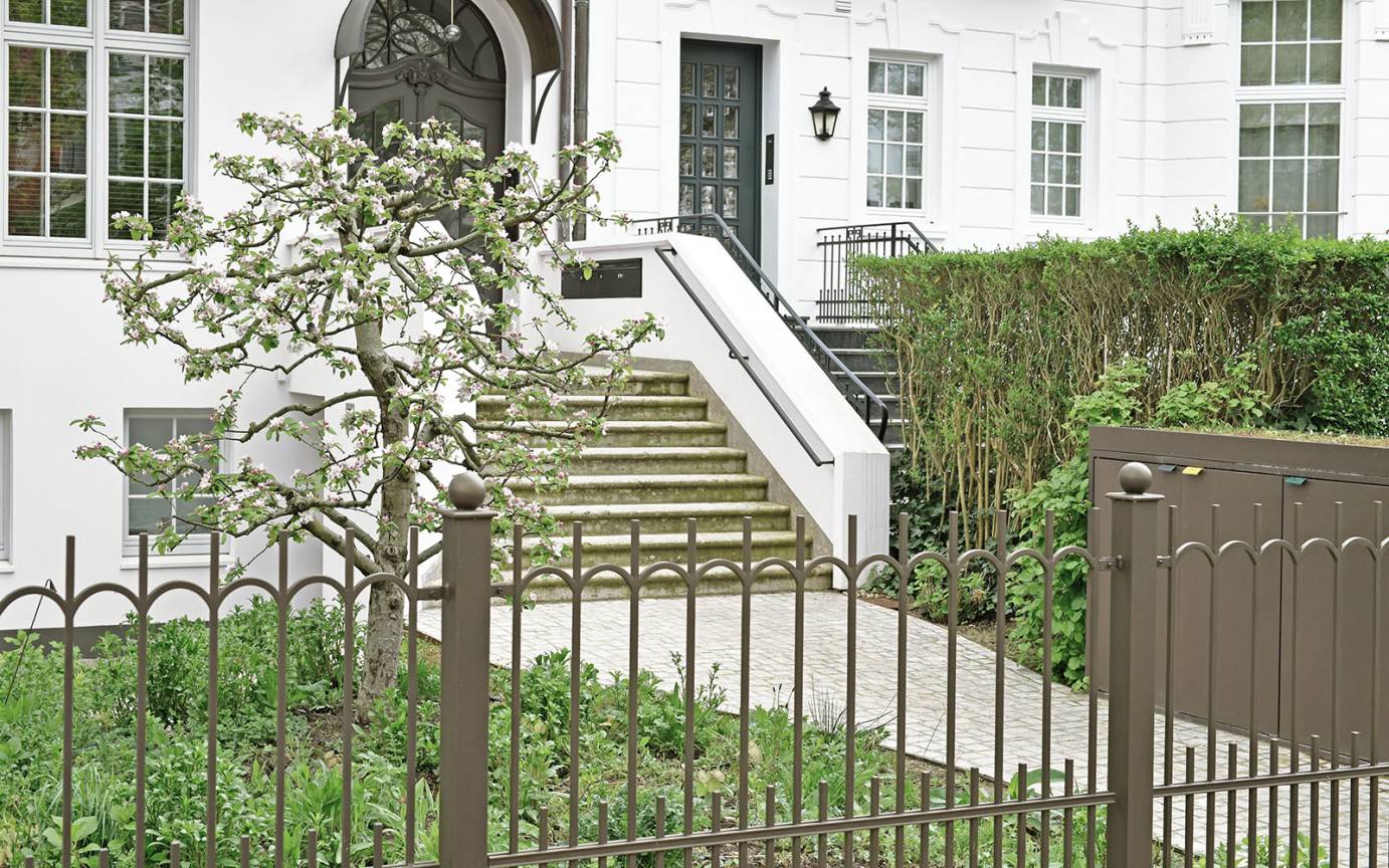 Heilwigstra&szlig;e M&uuml;llboxen Dachbegr&uuml;nung Gef&uuml;ge