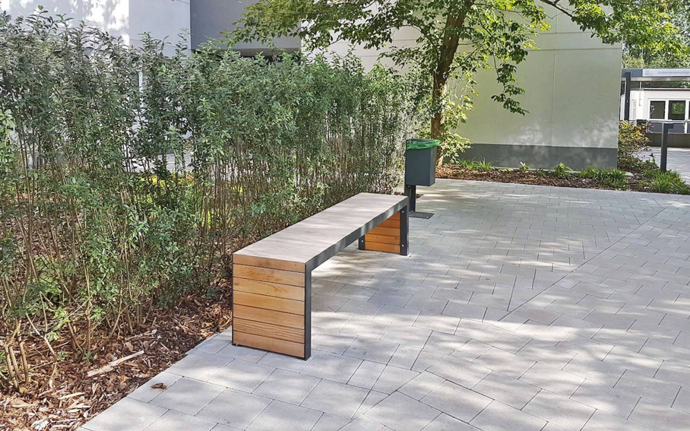 Margaretha-Rothe-Haus Hockerbank Geb&auml;udeeingang