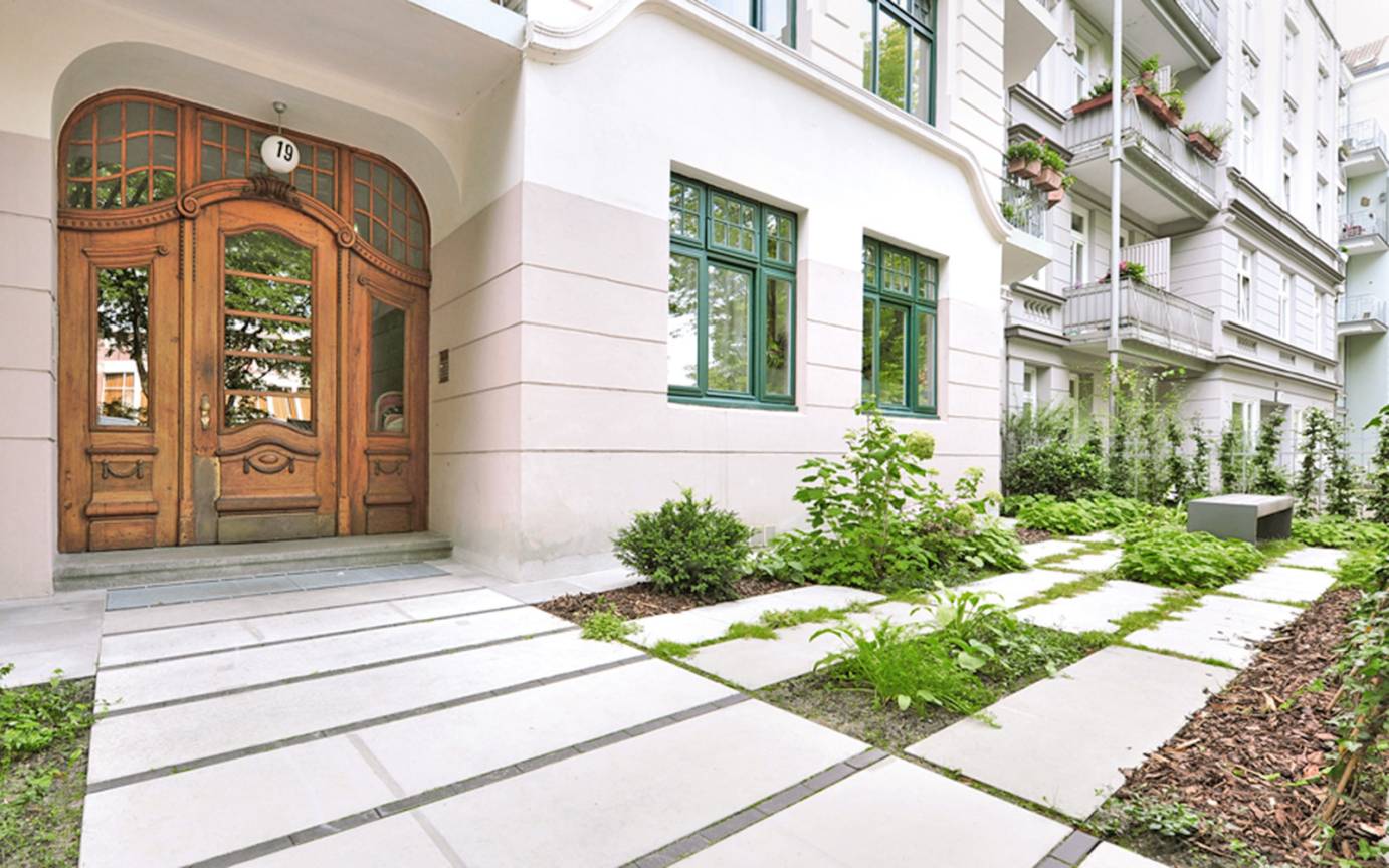 Pinneberger Weg Betonschwellen Klinkerb&auml;nder Hauseingang