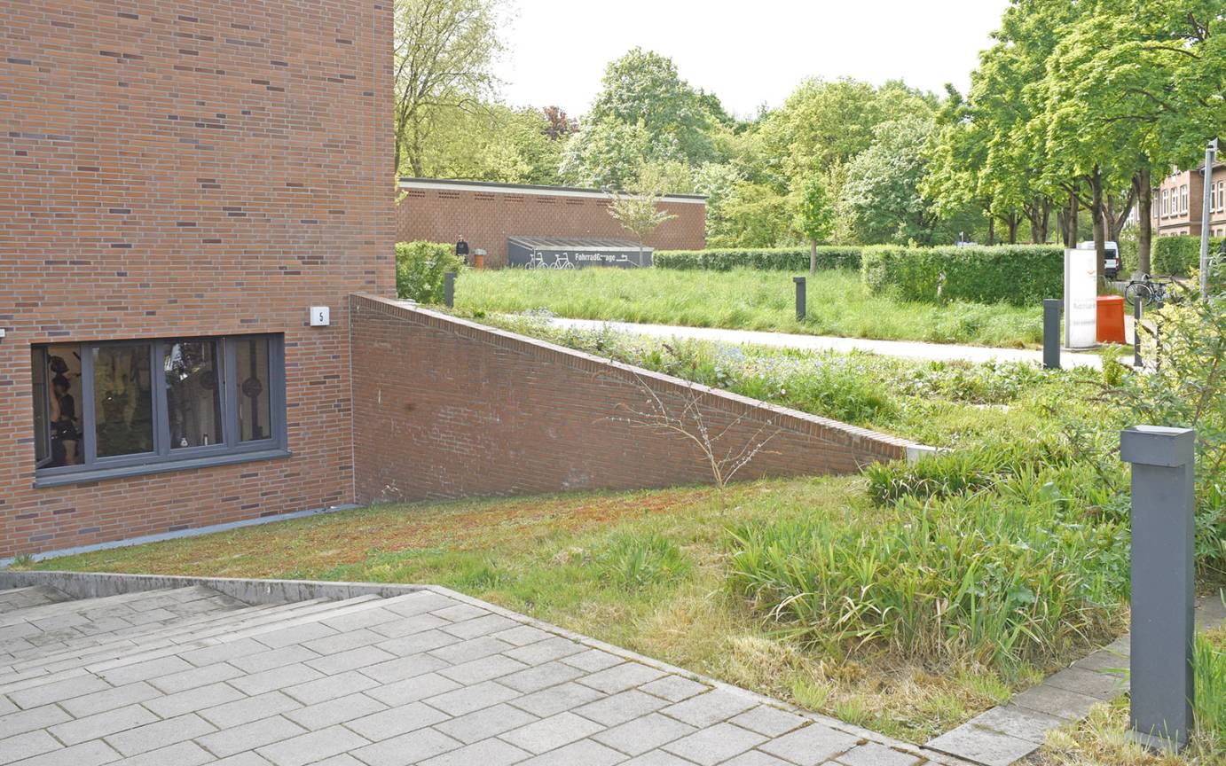 Rudolf-Laun-Haus Beleuchtung Rampe Emil-Andresen-Stra&szlig;e