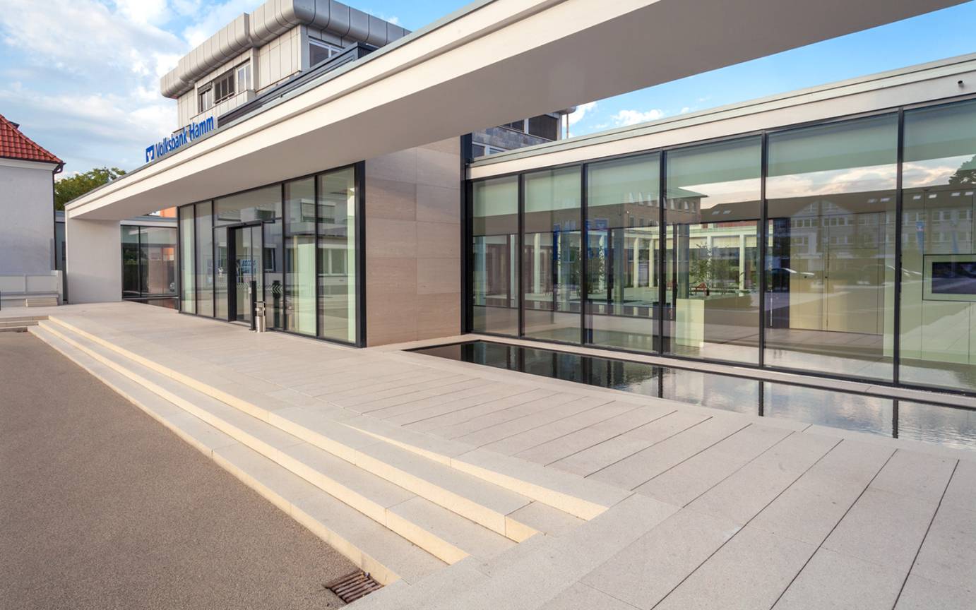 Volksbank Hamm Stufenanlage Wasserspiegel Haupteingang